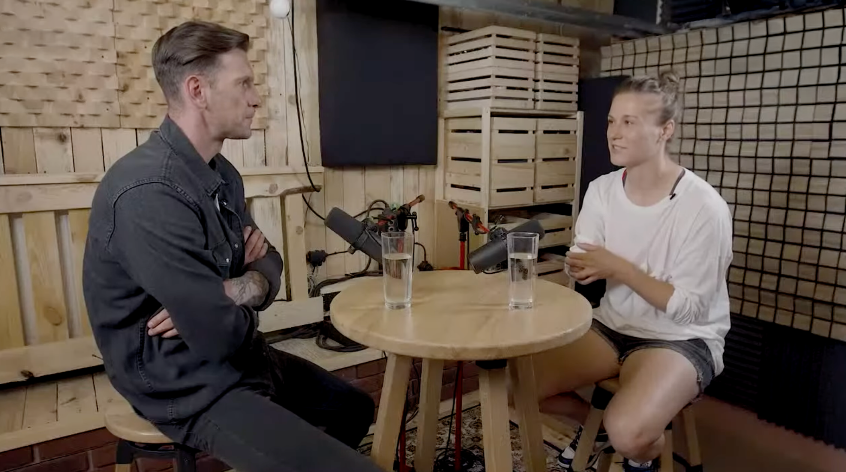 Natalia Partyka podczas nagrania podcastu